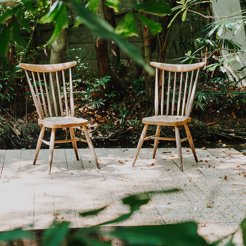 Biodynamische Craniosacraltherapie und Supervision in Lüneburg - Zwei Stühle stehen sich gegenüber